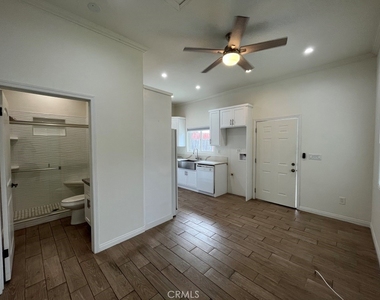 4316 Greenbush Avenue - Photo Thumbnail 22