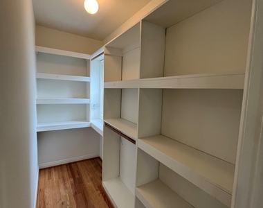 4316 Greenbush Avenue - Photo Thumbnail 14