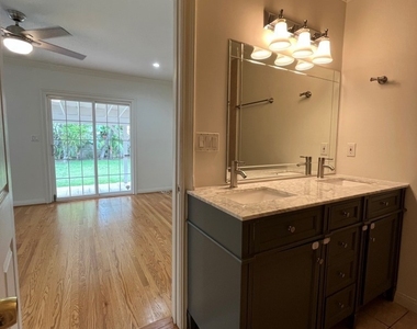 4316 Greenbush Avenue - Photo Thumbnail 15