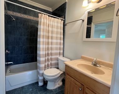 4316 Greenbush Avenue - Photo Thumbnail 12