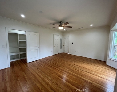 4316 Greenbush Avenue - Photo Thumbnail 10