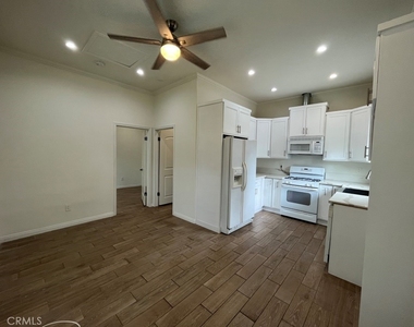4316 Greenbush Avenue - Photo Thumbnail 20