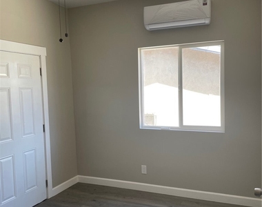 1183 W 24th Street - Photo Thumbnail 4