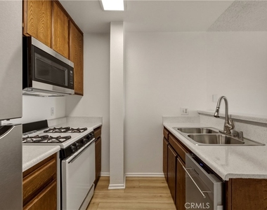 17312 Chatsworth Street - Photo Thumbnail 5