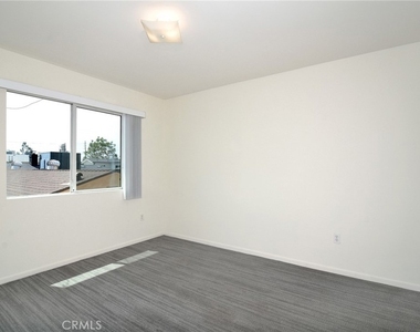 6843 Agnes Avenue - Photo Thumbnail 5