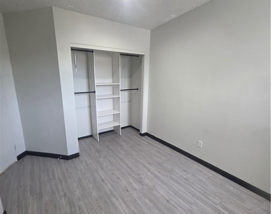 11150 Glenoaks - Photo Thumbnail 12