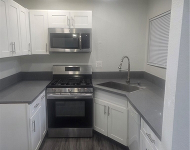 11150 Glenoaks - Photo Thumbnail 5