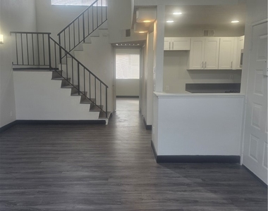 11150 Glenoaks - Photo Thumbnail 1