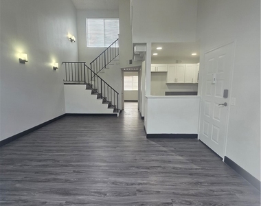 11150 Glenoaks - Photo Thumbnail 3