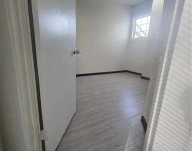 11150 Glenoaks - Photo Thumbnail 11