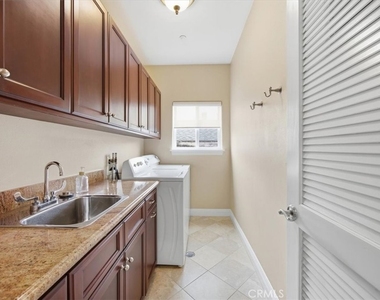 1805 Speyer Lane - Photo Thumbnail 17