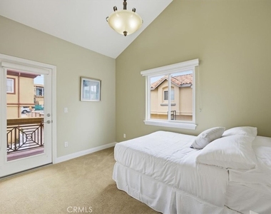 1805 Speyer Lane - Photo Thumbnail 18