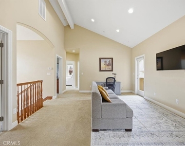 1805 Speyer Lane - Photo Thumbnail 16