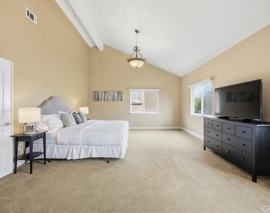 1805 Speyer Lane - Photo Thumbnail 11