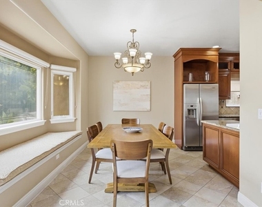 1805 Speyer Lane - Photo Thumbnail 4