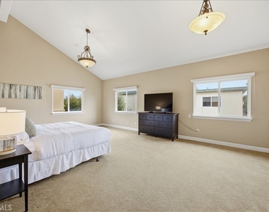 1805 Speyer Lane - Photo Thumbnail 10