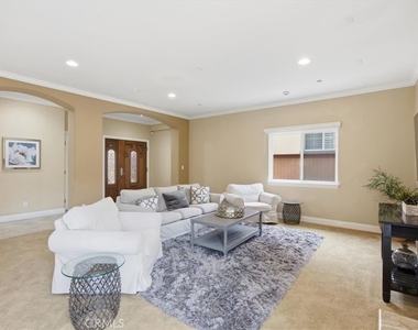1805 Speyer Lane - Photo Thumbnail 2