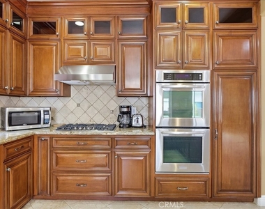 1805 Speyer Lane - Photo Thumbnail 7