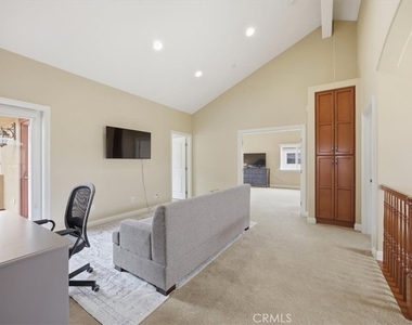 1805 Speyer Lane - Photo Thumbnail 21