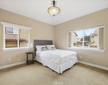 1805 Speyer Lane - Photo Thumbnail 23