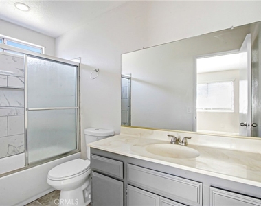 1142 W King Street - Photo Thumbnail 10