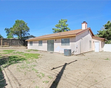 1142 W King Street - Photo Thumbnail 11