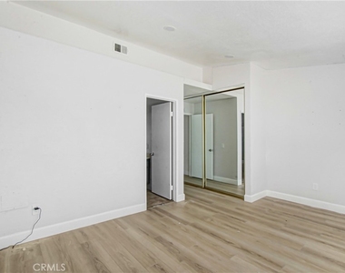 1142 W King Street - Photo Thumbnail 9