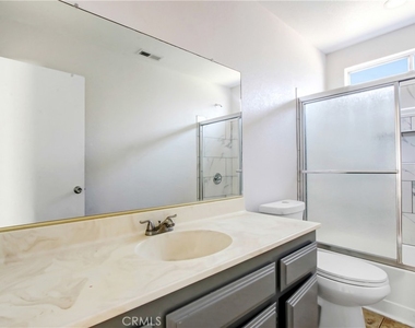 1142 W King Street - Photo Thumbnail 7