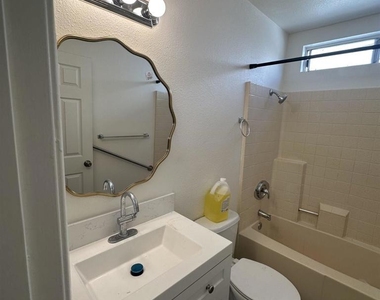 1798 E Sherbrooke Street Street E - Photo Thumbnail 15