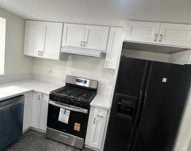 1798 E Sherbrooke Street Street E - Photo Thumbnail 8