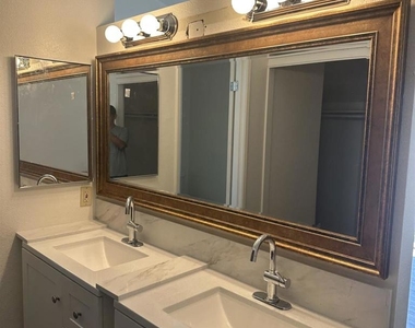 1798 E Sherbrooke Street Street E - Photo Thumbnail 13