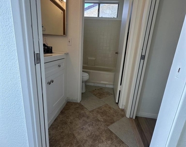 1798 E Sherbrooke Street Street E - Photo Thumbnail 17