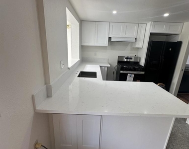 1798 E Sherbrooke Street Street E - Photo Thumbnail 5