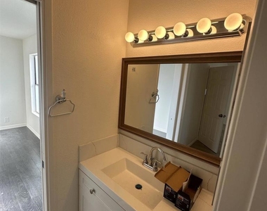 1798 E Sherbrooke Street Street E - Photo Thumbnail 19