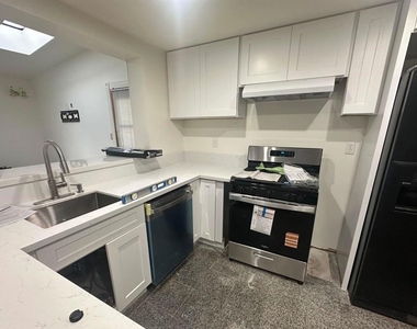 1798 E Sherbrooke Street Street E - Photo Thumbnail 1