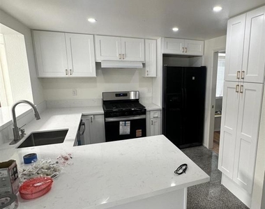 1798 E Sherbrooke Street Street E - Photo Thumbnail 7