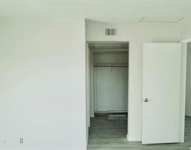 23232 Orange Avenue - Photo Thumbnail 9