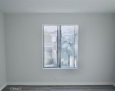 23232 Orange Avenue - Photo Thumbnail 11