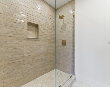 515 Kings Place - Photo Thumbnail 17