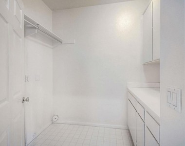 3840 Stoneridge Rd - Photo Thumbnail 21