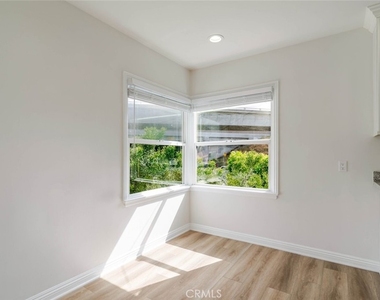 1466 Stanley Avenue - Photo Thumbnail 4