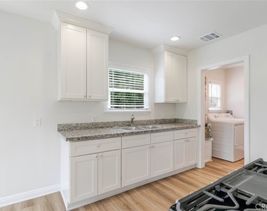 1466 Stanley Avenue - Photo Thumbnail 7