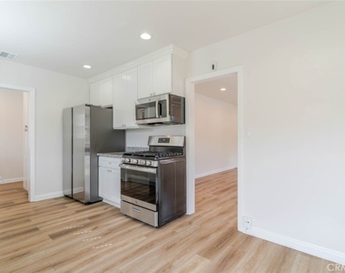 1466 Stanley Avenue - Photo Thumbnail 5