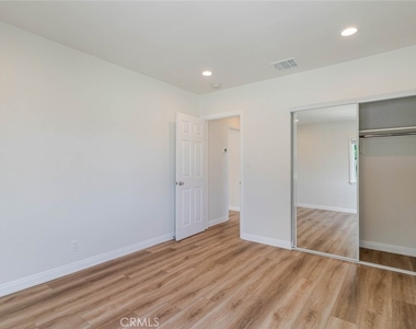 1466 Stanley Avenue - Photo Thumbnail 9