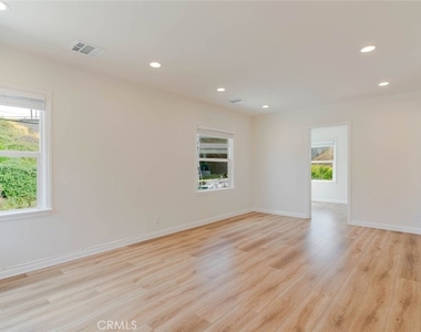 1466 Stanley Avenue - Photo Thumbnail 2