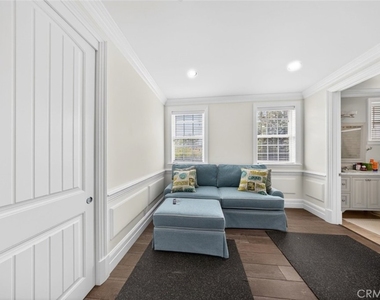 4533 Farmdale Avenue - Photo Thumbnail 44