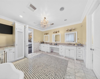4533 Farmdale Avenue - Photo Thumbnail 52