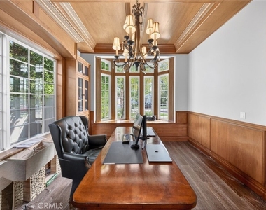 4533 Farmdale Avenue - Photo Thumbnail 5