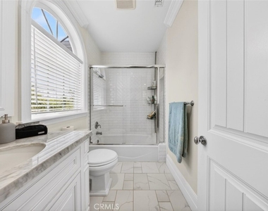 4533 Farmdale Avenue - Photo Thumbnail 56