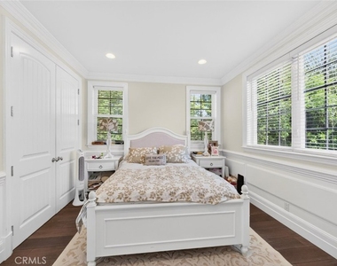 4533 Farmdale Avenue - Photo Thumbnail 46